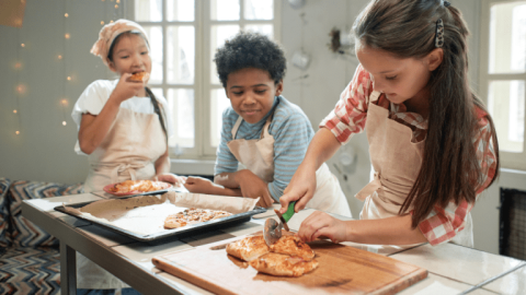 Kids making pizza