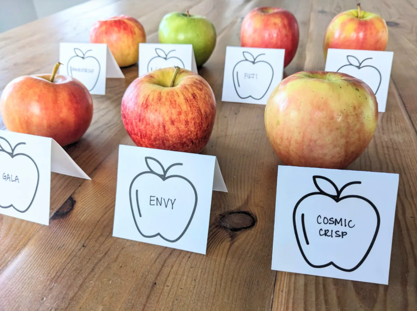Apples labeled by variety